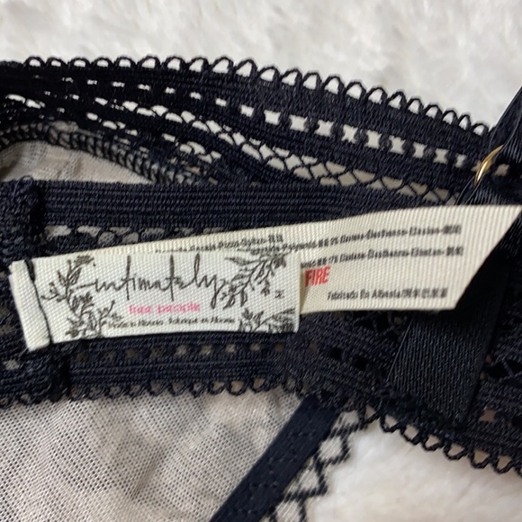 Free People Alia Black & Cream Bralette Medium NWT - Picture 7 of 10